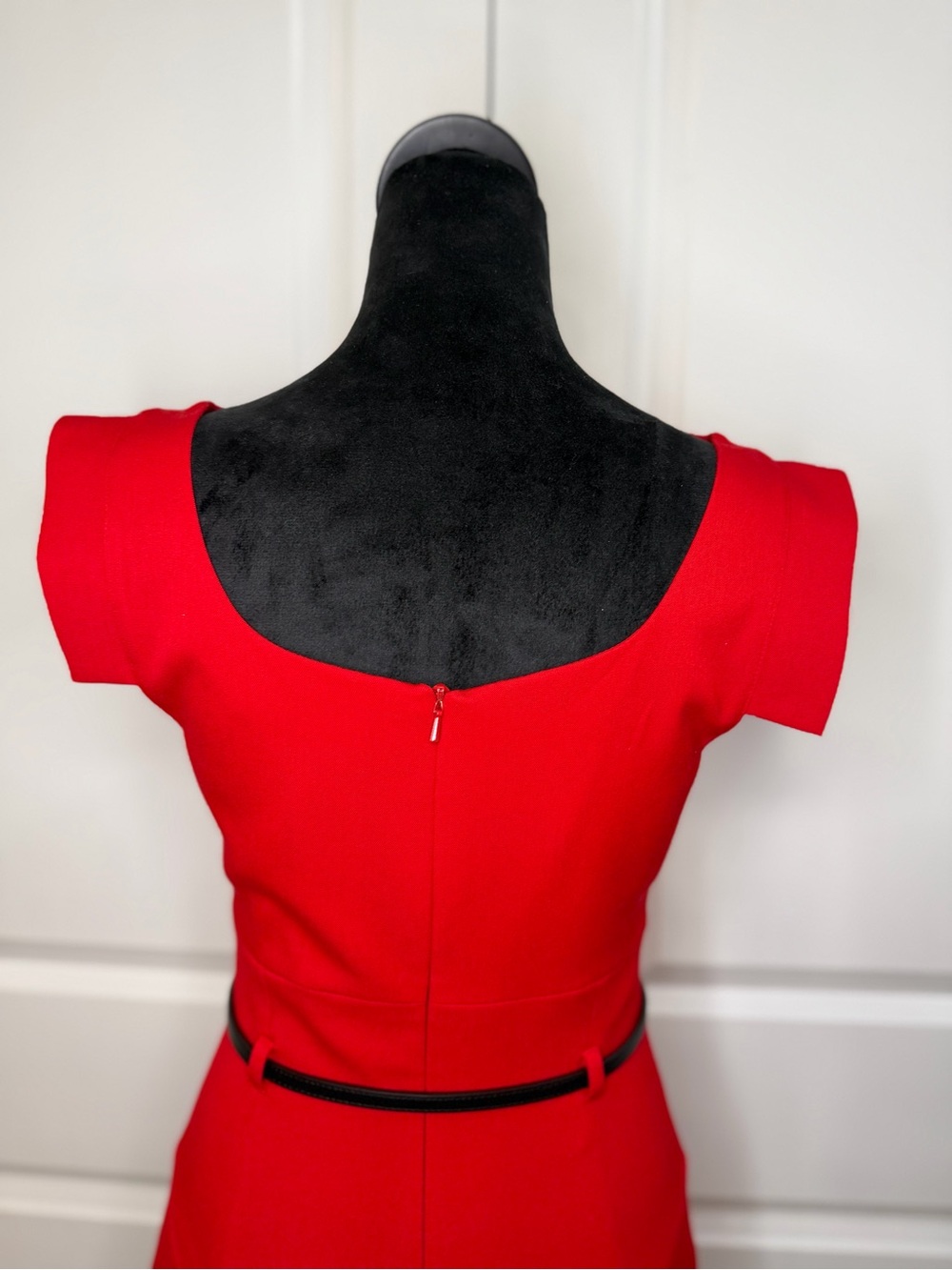 Black Halo Red Midi Sheath Dress with Slim Black Belt Size 2 - Picture 4 of 16